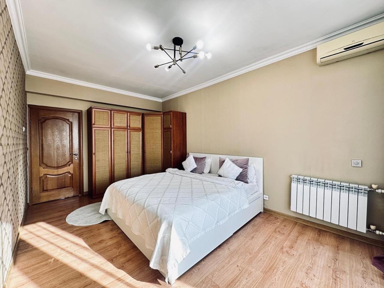 3 ком на абая сейфуллина Almaty